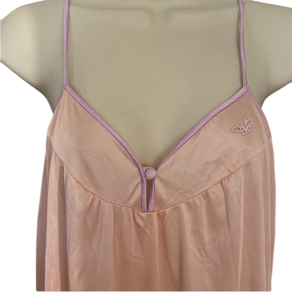 Diane Von Furstenberg DVF size Medium -large light pink V- neck nightgown